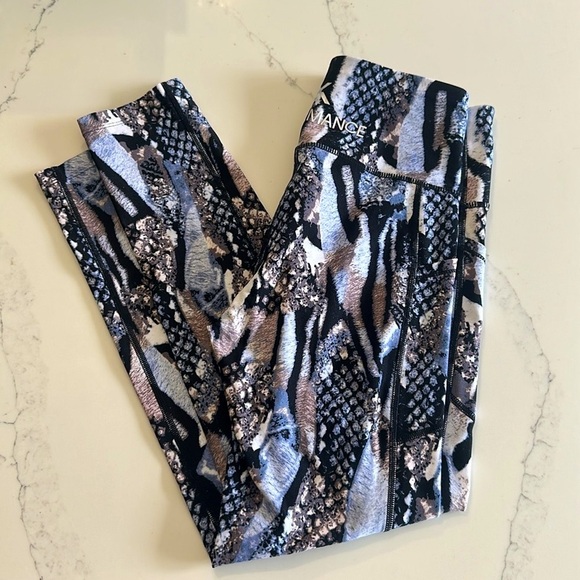 🆕 CALVIN KLEIN PERFORMANCE LEGGINGS Blue animal print size small - Picture 6 of 8